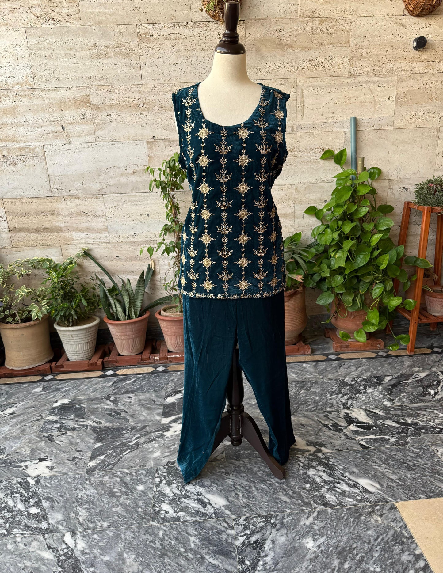 EMBROIDERED VELVET OPEN GOWN SET OF 3