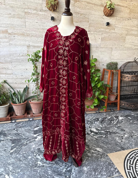 Velvet open gown with sleeveless matching co ord set Pakistani/Indian formal wedding three piece dress.